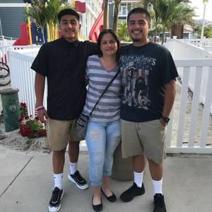 Meet your Posher, Iris